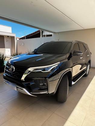 TOYOTA HILUX SW4 2.8 D-4D TURBO DIESEL SRX 7L 4X4 AUTOMÁTICO